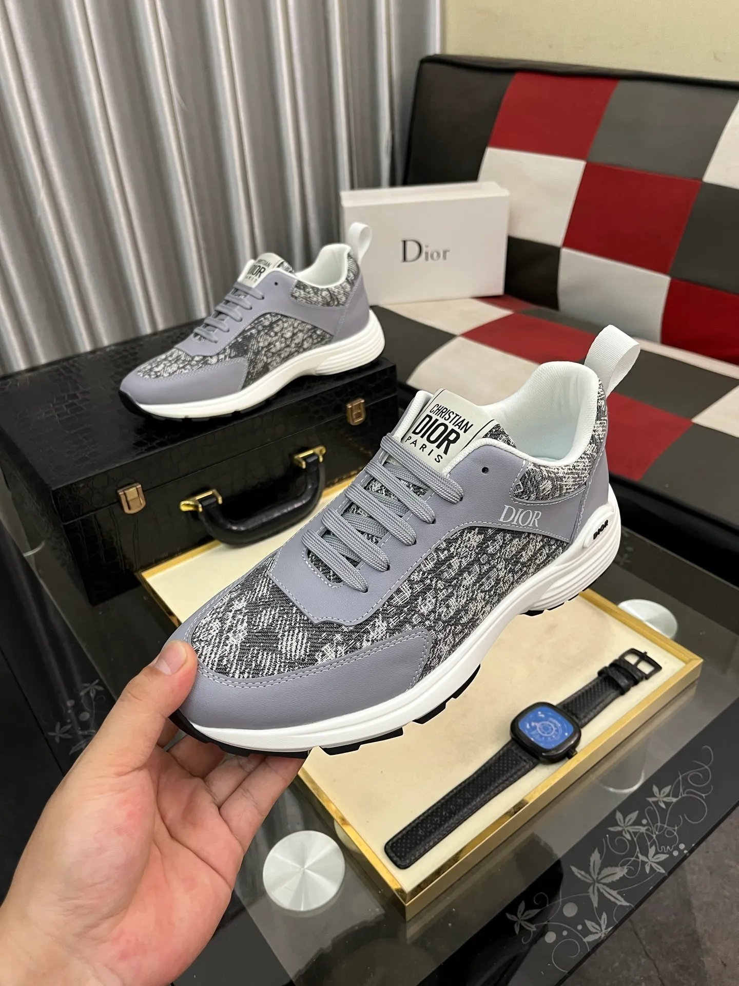 Men's shoes 💰440⌚️⌚️[Dior] The toe box is designed to be a bit wider. The upper foot comfort is perfect. The thread is beautiful. It fits the pants perfectly and is versatile. Decorated with various classic details. It is an ideal choice for daily styling. It can be matched with various casual items to create exquisite looks. Fabric: First-layer cowhide/lining sheepskin TPU original outsole Size: 38-443️⃣Colors available